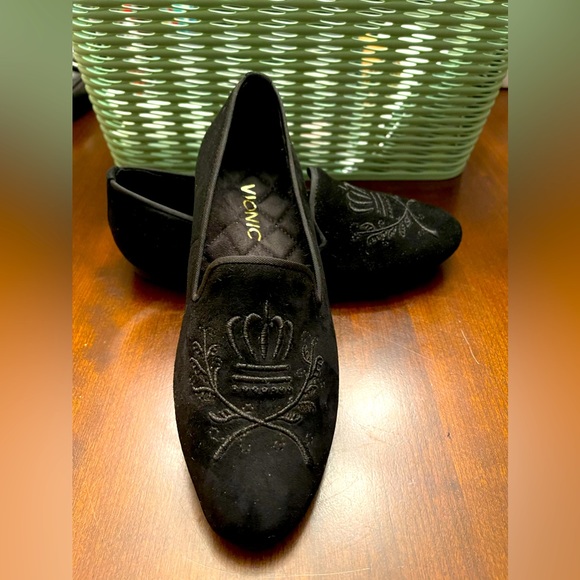Vionic Shoes - NWOT Vionic Romi Smoking Slipper Loafers Flats with Crest Size 6M